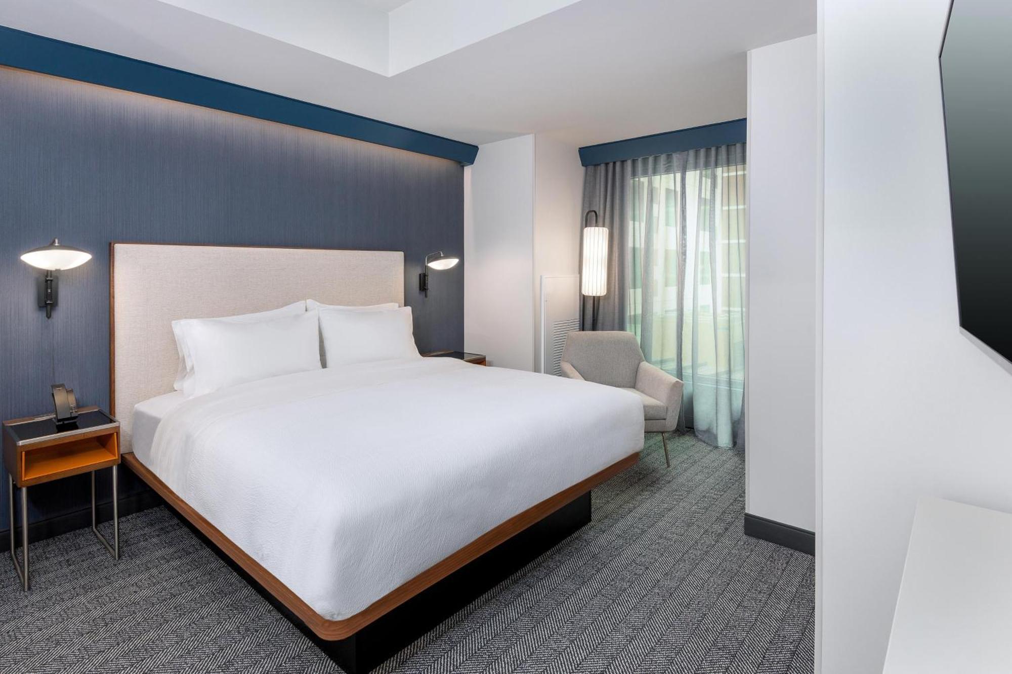 Courtyard By Marriott Atlanta Midtown Hotel Bagian luar foto