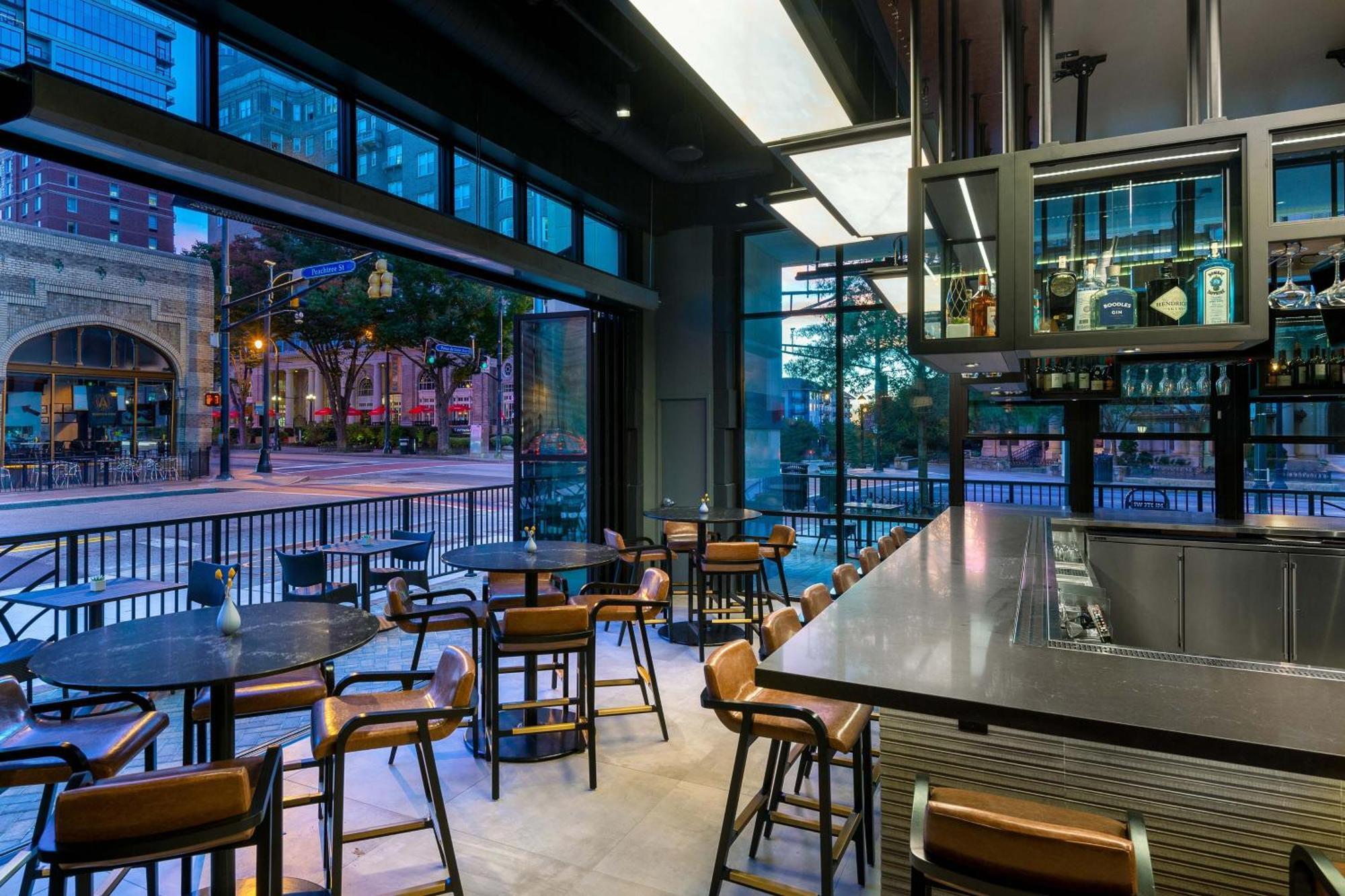 Courtyard By Marriott Atlanta Midtown Hotel Bagian luar foto