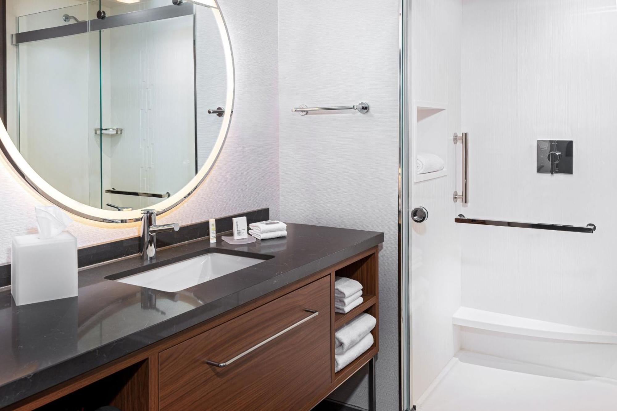 Courtyard By Marriott Atlanta Midtown Hotel Bagian luar foto