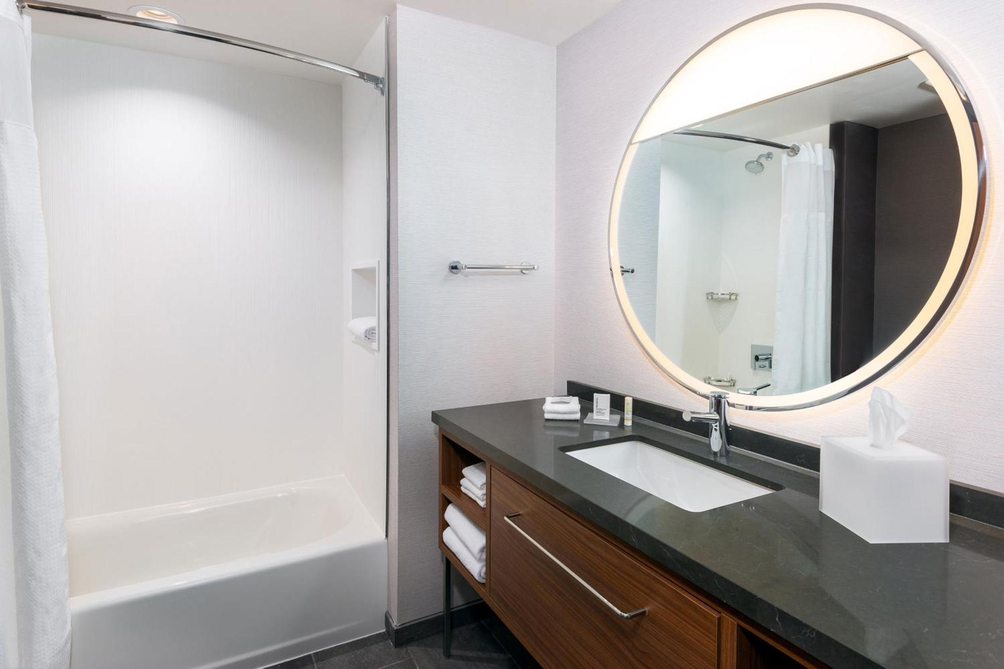 Courtyard By Marriott Atlanta Midtown Hotel Bagian luar foto