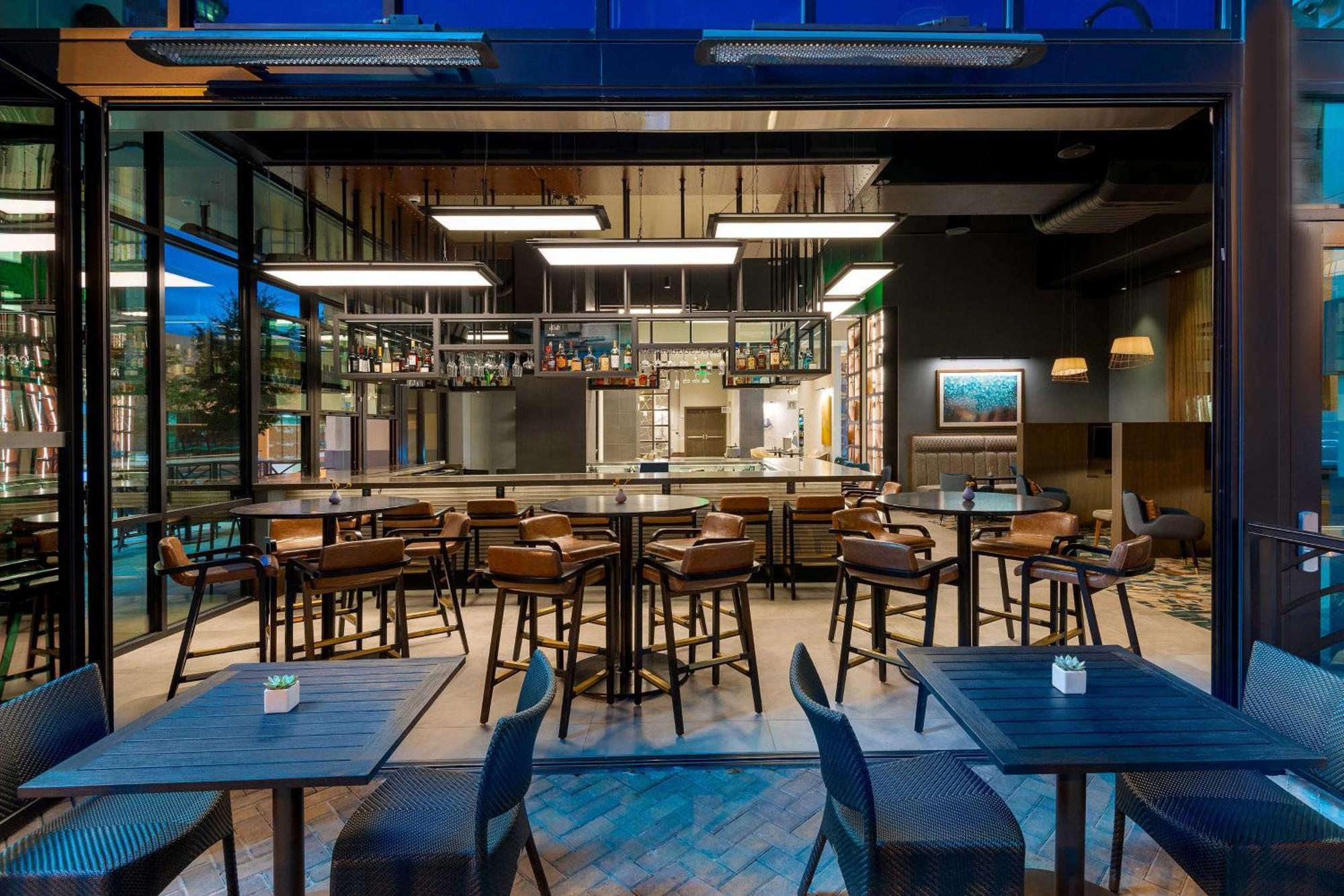 Courtyard By Marriott Atlanta Midtown Hotel Bagian luar foto