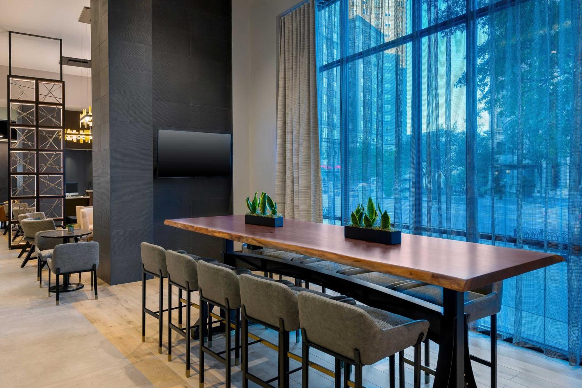 Courtyard By Marriott Atlanta Midtown Hotel Bagian luar foto